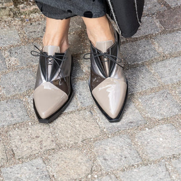 Scarpa allacciata Plutone