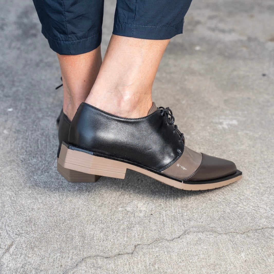 Scarpa allacciata Afrodite