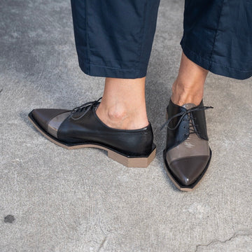 Scarpa allacciata Afrodite