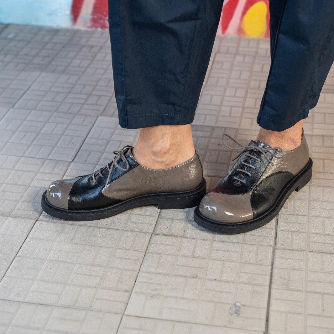 Scarpa allacciata Atena