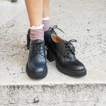 Scarpa allacciata Romina